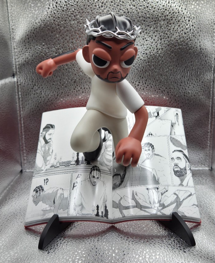 THE CANVAS DON – KENDRICK LAMAR – “THE CROWN” – RARE VINYL FIGURE – PLEASE READ!