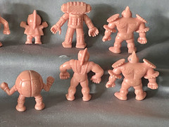 Vintage Matell 1980’s M.U.S.C.L.E. Men Mini Figures – Flesh Color – Lot of 12
