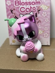 Tokidoki Cherry Blossom Cats Kitty Petals 3″ Vinyl Figure New w/ Box