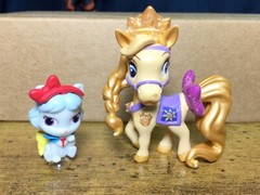 Disney Palace Pets BLONDIE & Whisker Haven Honeycake (pop stick) Figure Toys