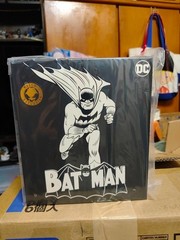 Mezco Toyz One:12 DC Comics Batman Golden Age Caped Crusader Edition Figure