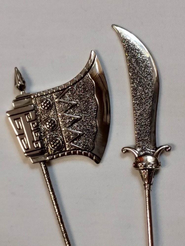 Lot of 2 weapons for action figure – heavy metal battle axe & dagger – quality