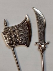 Lot of 2 weapons for action figure – heavy metal battle axe & dagger – quality