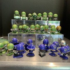 32 MGA Awesome LITTLE GREEN MEN Figure Lot GREEN BLUE With Accessories Dog Tags