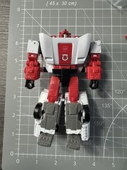 Transformers Kingdom Red Alert WFC Trilogy Deluxe Class Generations