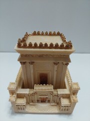 VINTAGE MODEL SCALE BONE RESIN CASTLE MAUSOLEUM 4.5″ X 4″ X 4″ BEIGE AND GOLD