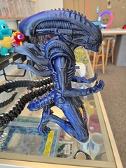 Xenomorph Figure, Holder For Video Game Controller