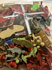army men 1 pound 8 ounces assorted men and props see below