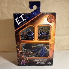 NECA Ultimate Telepathic E.T. – NEW – Box damage