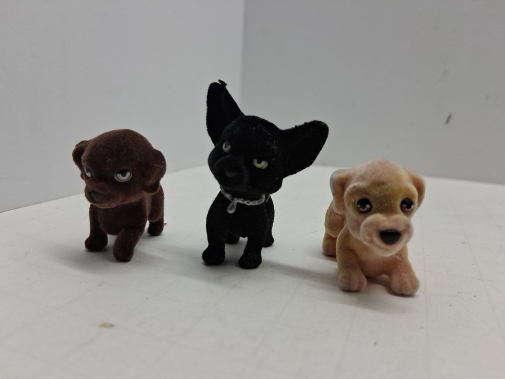 Three Vintage Puppy In My Pocket Figures, Gabby Chihuahua, Brown Lab
