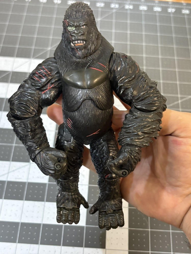 King Kong Battle Damage Twisting Waist Punch 7″ Action Figure 2005 Playmates