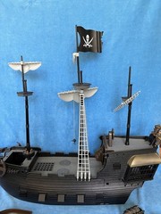 Hawthorne Pirates Of The Caribbean Black Pearl Ghost Ship & Figures lights sound