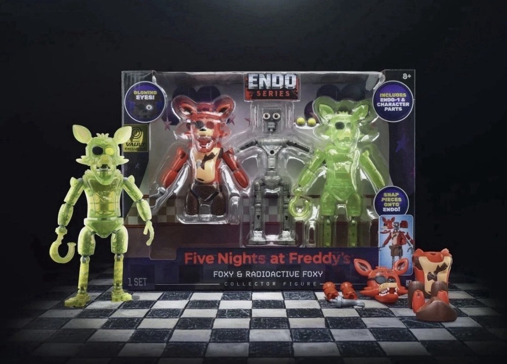 Five Nights at Freddy’s – Endo-01 (Classic Foxy and Radioactive Foxy) In-hand
