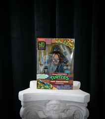 Teenage Mutant Ninja Turtles exclusive 1988 remastered leonardo playmates figure