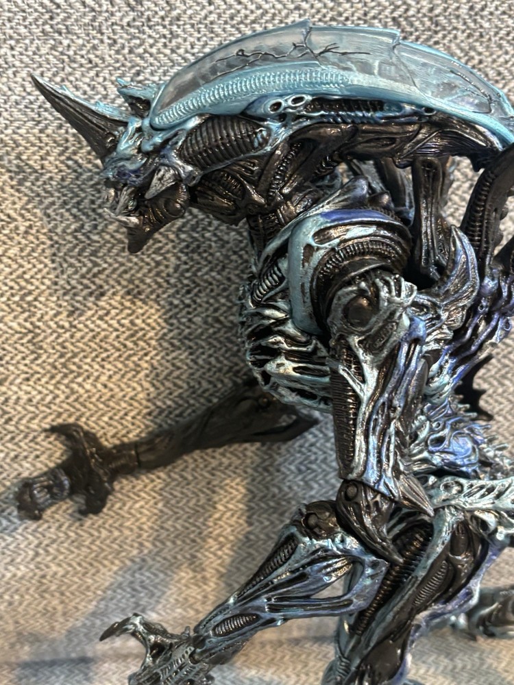 2020 NECA Ultimate RHINO ALIEN 11” Action Figure Fox Aliens Blue Silver