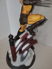 Sideshow Collectibles Premium Format Exclusive Wolverine Statue Brown Costume