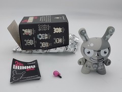 Kidrobot 2010 Dunny 2Tone Untitled By Tad Carpenter 3″ Vinyl Mini Figure 1/16