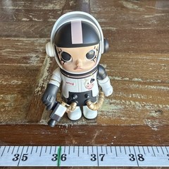 Cow On me – * MEGA SPACE MOLLY 100% × emoji™ Series Blind box Figure