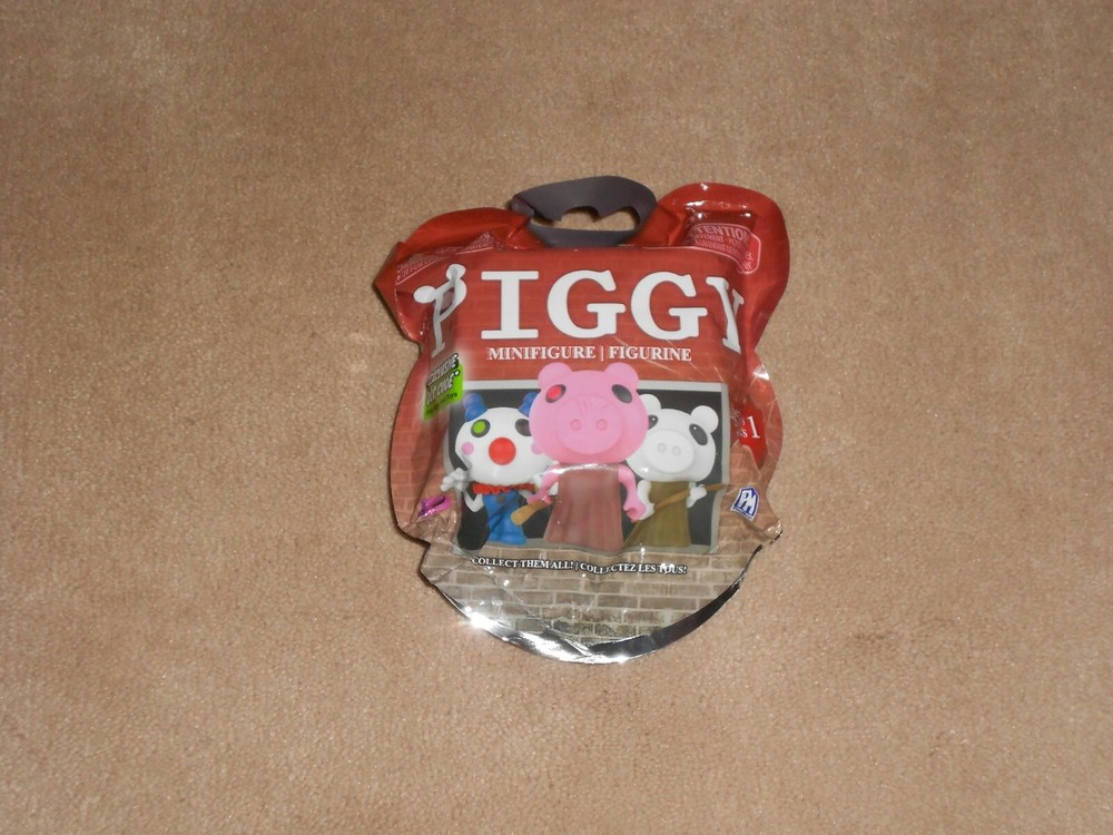 NEW, Piggy Minifigure Mystery Pack – Roblox- Includes DLC Item UNOPENED