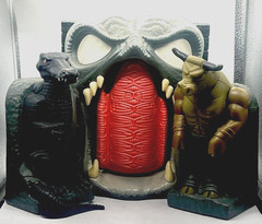 Vintage 1986 LJN ThunderCats Mumm-Ra’s Tomb Fortress Playset with Original Box