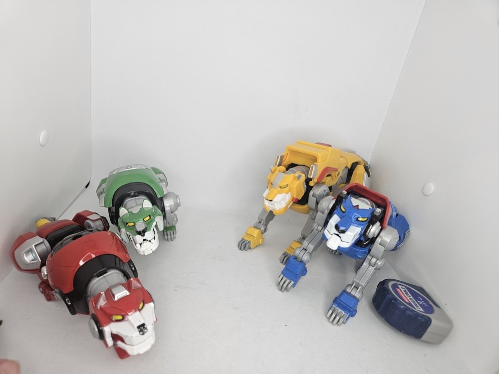 2017 Voltron Action Figure 4 Lion pieces robot Playmate DWA used Red Blue Green
