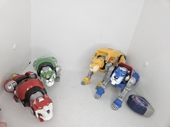 2017 Voltron Action Figure 4 Lion pieces robot Playmate DWA used Red Blue Green