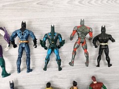 Lot of 14 Pre Owned Batman, Robin, Batgirl Action Figures Sizes Range 4″ – 6.25″