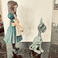 American Mcgee’s Alice and Cheshire Cat – EA 2000 Bloody Variant NO BOX