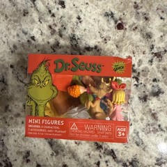 DR SEUSS THE GRINCH MINI FIGURES, CRITTER CRATE BY CULTUREFLY Age: 3+