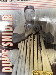 MLB Cooperstown Brooklyn Dodgers Duke Snider Figurine 1997 Starting Lineup