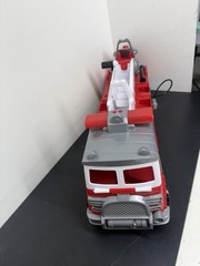 Paw Patrol Ultimate Rescue Fire Truck Extendable Ladder Lights Sound