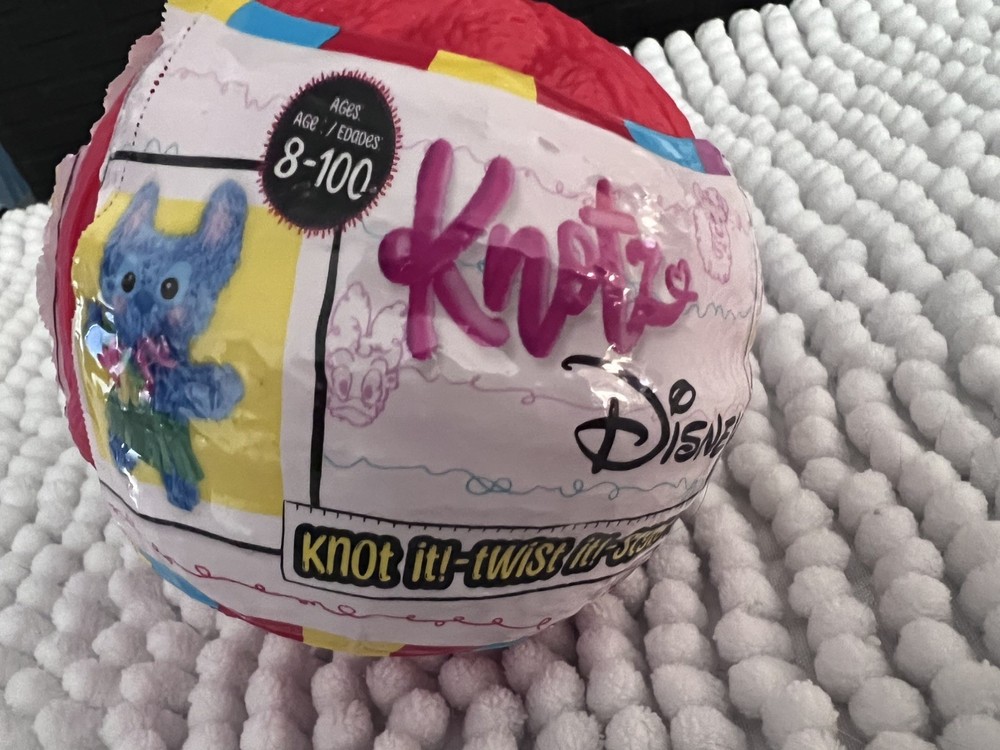 2026 *DISNEY KNOTZ* 1 Mystery DIY Yarn Fuzzy Character Knot Twist Style **READ**