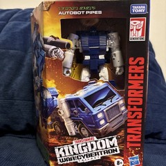 Transformers Kingdom Pipes War for Cybertron Deluxe Class Autobot