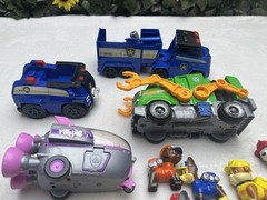 Paw Patrol Vehicles and Figures Lot of 15 Spin Master Toys