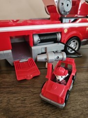 Paw Patrol Ultimate Rescue Fire Truck Ladder Lights Sound Marshall & Water Darts