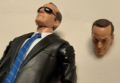 Agent Phil Coulson action figure – Marvel Legends – Agents of Shield- Toys R Us