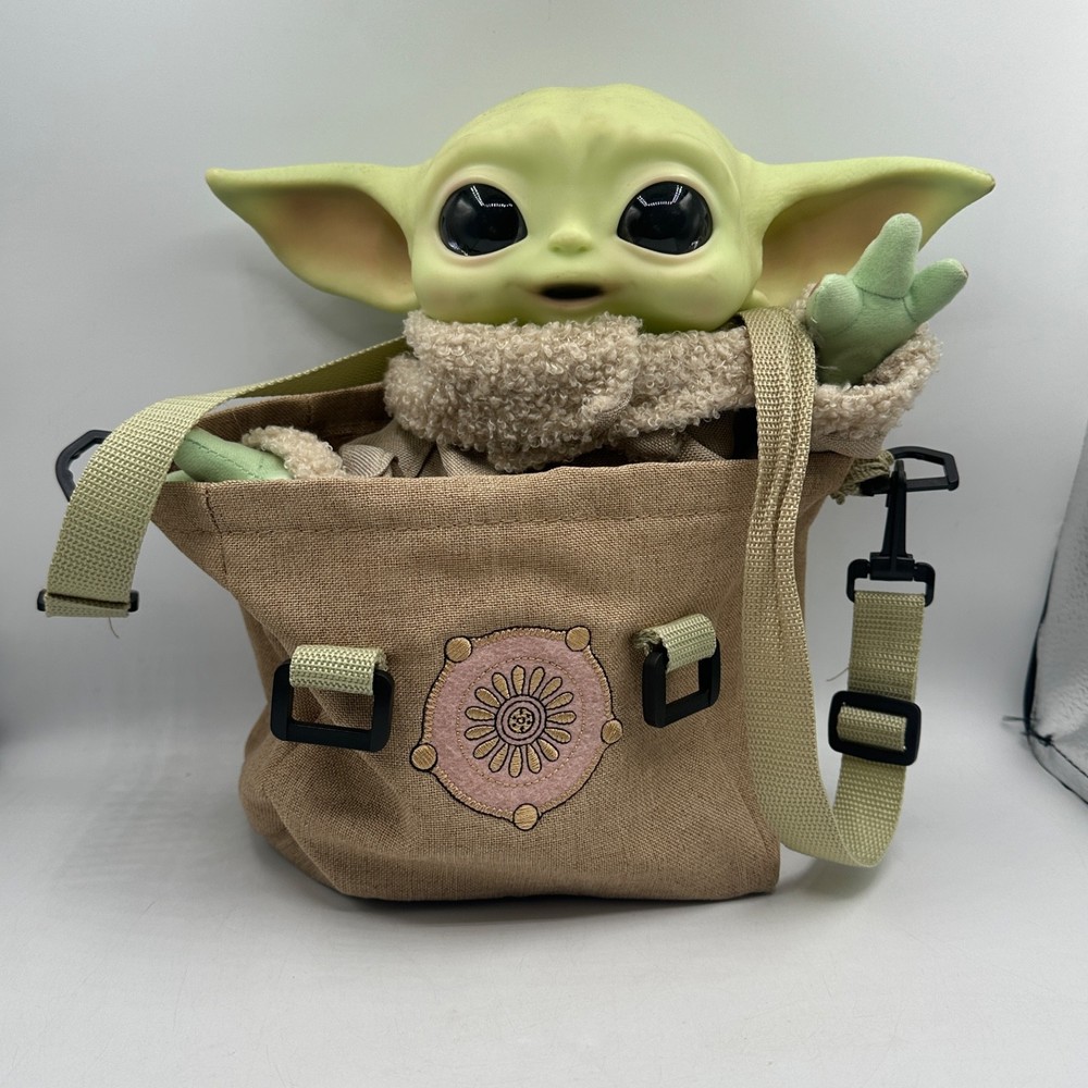 Mattel Star Wars The Mandalorian Child Plush Grogu Stuffed Toy Carrying Bag EUC
