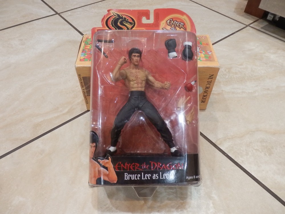 Bruce Lee as Lee Enter the Dragon 2000 Play Along Action Figure
