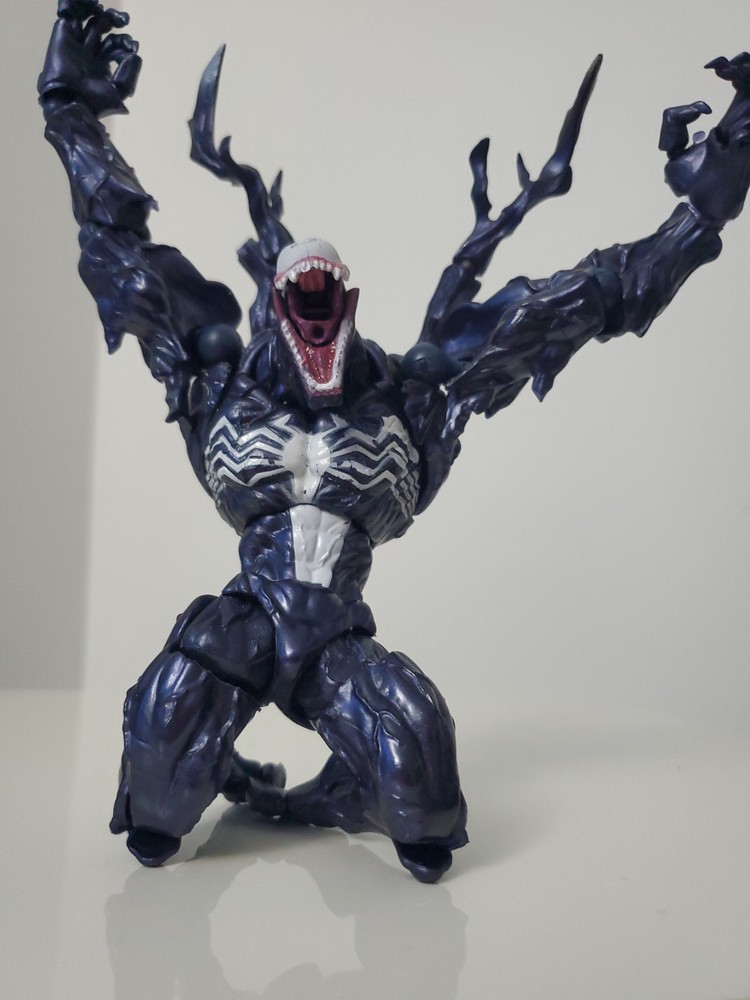 Amazing Yamaguchi No.003 Venom Revoltech Figure – Missing Head & Tongue -As Is