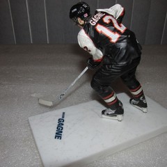 McFarlane 2007 Simon Gagne Philadelphia Flyers NHL series 16 variant (open)