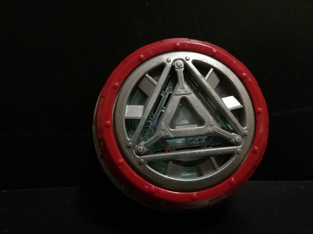 Hasbro 2010 Marvel Iron Man Arc Reactor, Light Up & Sound Cosplay Toy C-2876A
