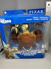 Disney Pixar Mattel Featured Favorites Finding Nemo Crush & Squirt Turtle