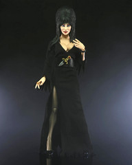 NECA Elvira Mistress of the Dark 8″ Action Figure Unpleasant Dreams 40 Years NEW