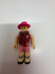 Roblox Mini Figures Lot of 20 w/multiple accessories