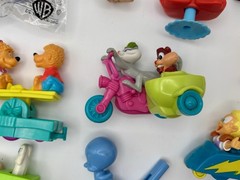 Vintage Lot of 17 Looney Tunes Toons Figures Toys Warner Bros Bugs Bunny Coyote