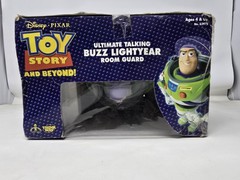 Thinkway Disney Toy Story 12” Buzz Lightyear Talking Room Guard (Eng/ Spa)