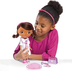 DISNEY JR DOC MCSTUFFINS WASH YOUR HANDS SINGING DOLL 6 PCS W/MASK & ACCESSORIES