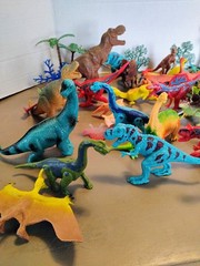 Lot of 100 Dinosaur Toys Mixed Rubber & Plastic Figures Unknown Brands