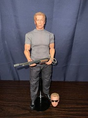 Hot Toys MMS307 Terminator T-800 Guardian Genisys 1/6 Figure Used Arnold