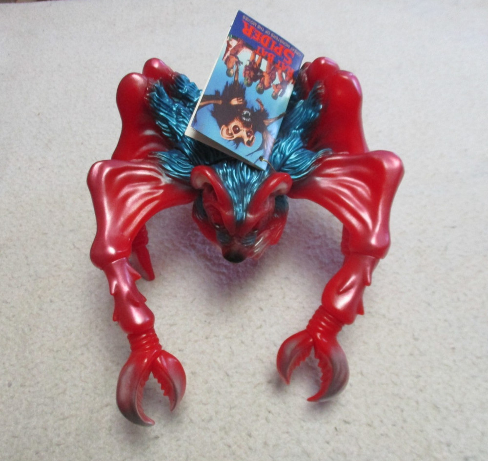 THE ANGRY RED PLANET SUPER RARE RAT BAT SPIDER RED VINYL WITH TAG RETRO FIGURE